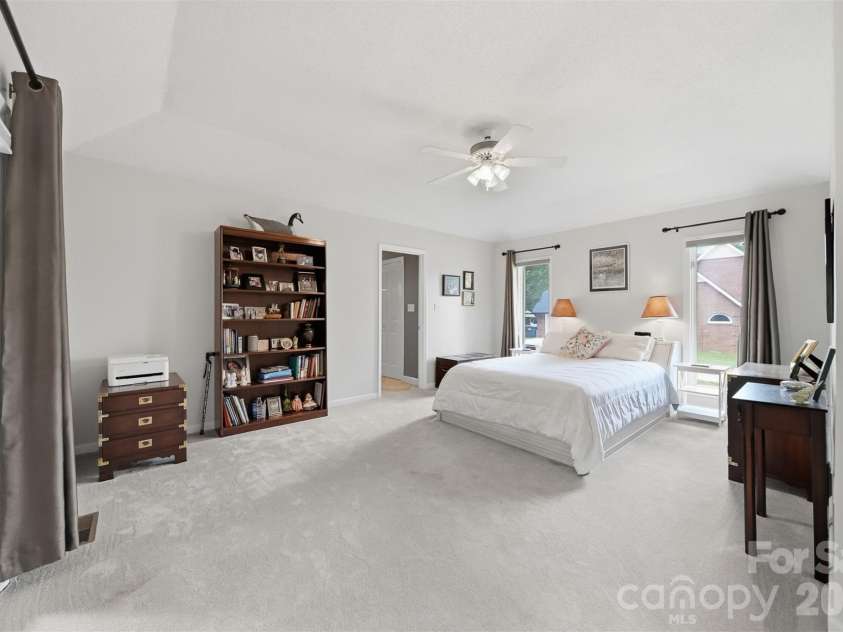 3650 Foxboro Lane, Hickory, NC 28601.  MLS# CAR4378362, YatesRealty ID 27915. 