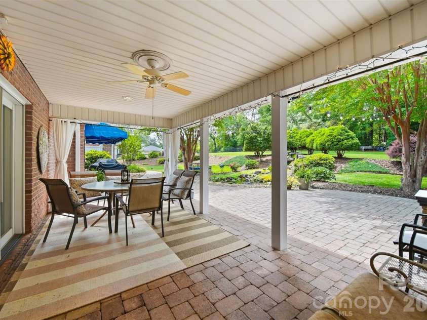 3650 Foxboro Lane, Hickory, NC 28601.  MLS# CAR4378362, YatesRealty ID 27915. 