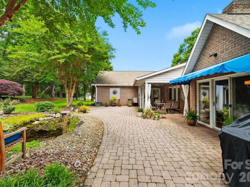 3650 Foxboro Lane, Hickory, NC 28601.  MLS# CAR4378362, YatesRealty ID 27915. 