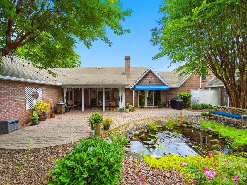 3650 Foxboro Lane, Hickory, NC 28601.  MLS# CAR4378362, YatesRealty ID 27915. 