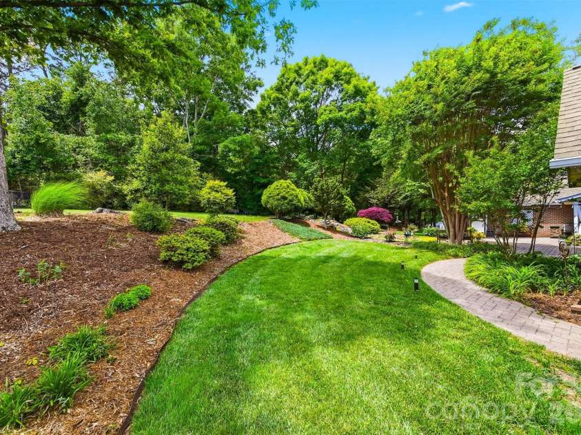 3650 Foxboro Lane, Hickory, NC 28601.  MLS# CAR4378362, YatesRealty ID 27915. 