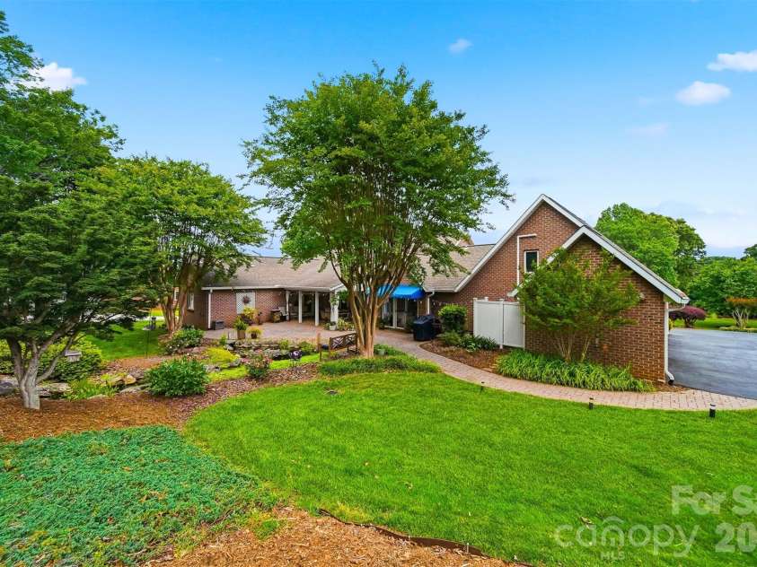 3650 Foxboro Lane, Hickory, NC 28601.  MLS# CAR4378362, YatesRealty ID 27915. 