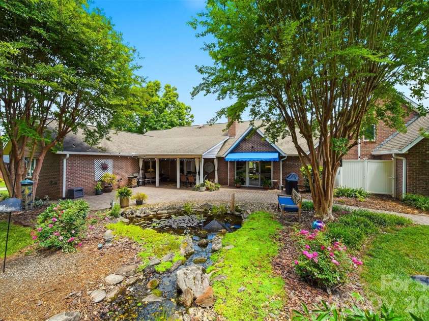 3650 Foxboro Lane, Hickory, NC 28601.  MLS# CAR4378362, YatesRealty ID 27915. 