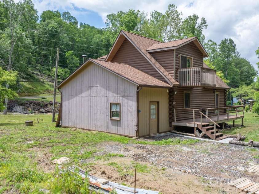 3206 Fork Mountain Road, Bakersville, NC 28705.  MLS# CAR4386731, YatesRealty ID 27916. 