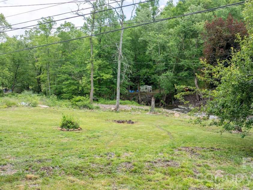 3206 Fork Mountain Road, Bakersville, NC 28705.  MLS# CAR4386731, YatesRealty ID 27916. 
