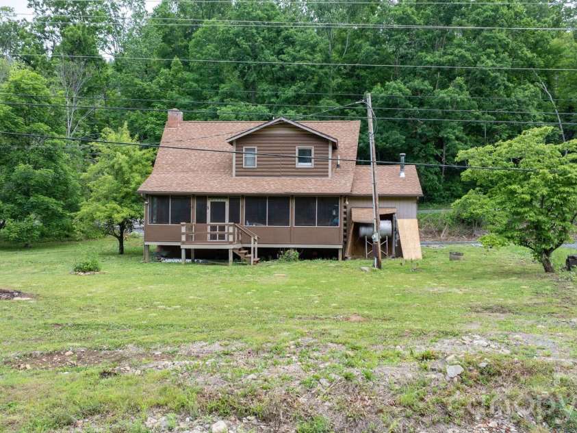 3206 Fork Mountain Road, Bakersville, NC 28705.  MLS# CAR4386731, YatesRealty ID 27916. 