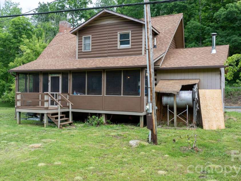3206 Fork Mountain Road, Bakersville, NC 28705.  MLS# CAR4386731, YatesRealty ID 27916. 