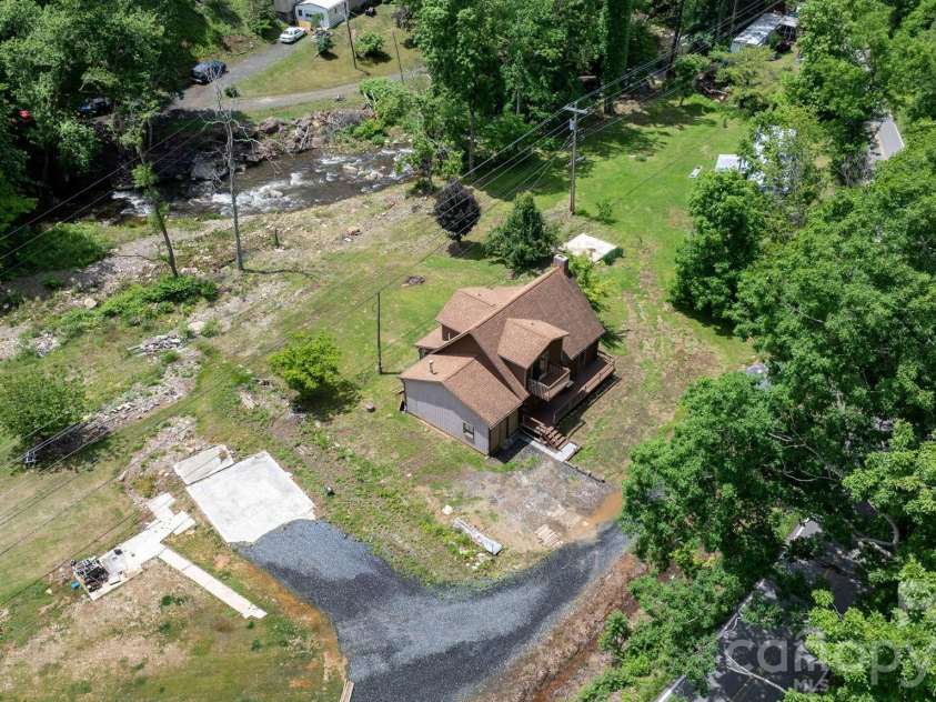 3206 Fork Mountain Road, Bakersville, NC 28705.  MLS# CAR4386731, YatesRealty ID 27916. 