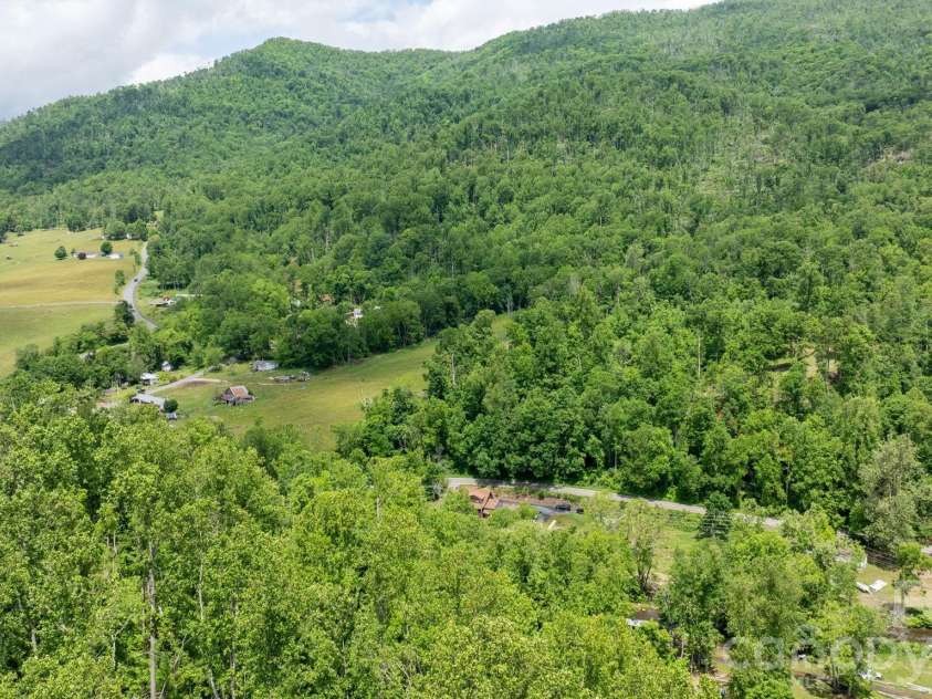 3206 Fork Mountain Road, Bakersville, NC 28705.  MLS# CAR4386731, YatesRealty ID 27916. 
