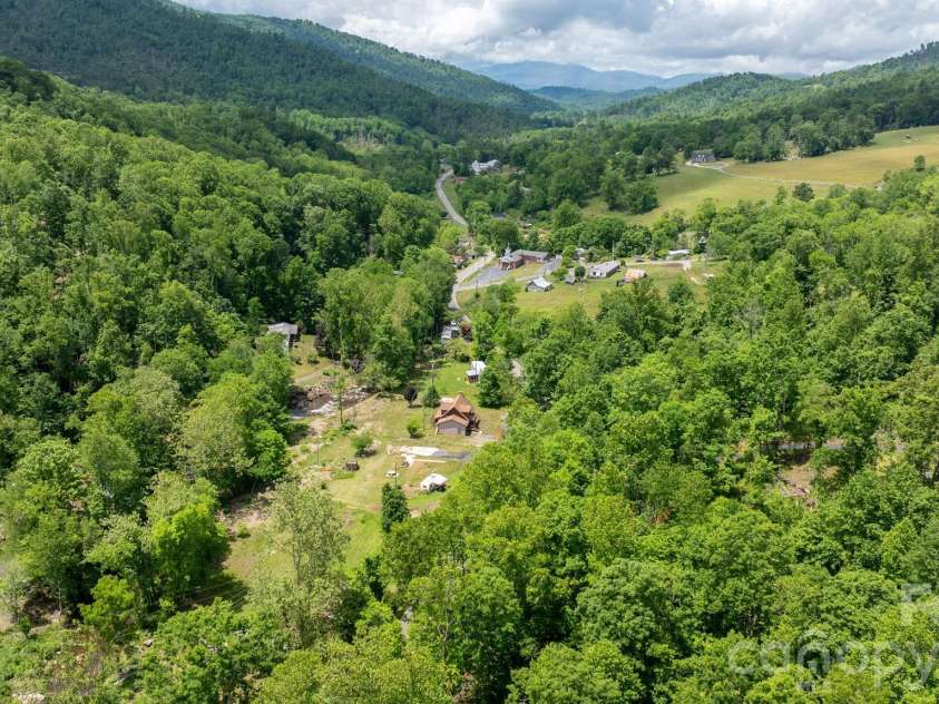 3206 Fork Mountain Road, Bakersville, NC 28705.  MLS# CAR4386731, YatesRealty ID 27916. 