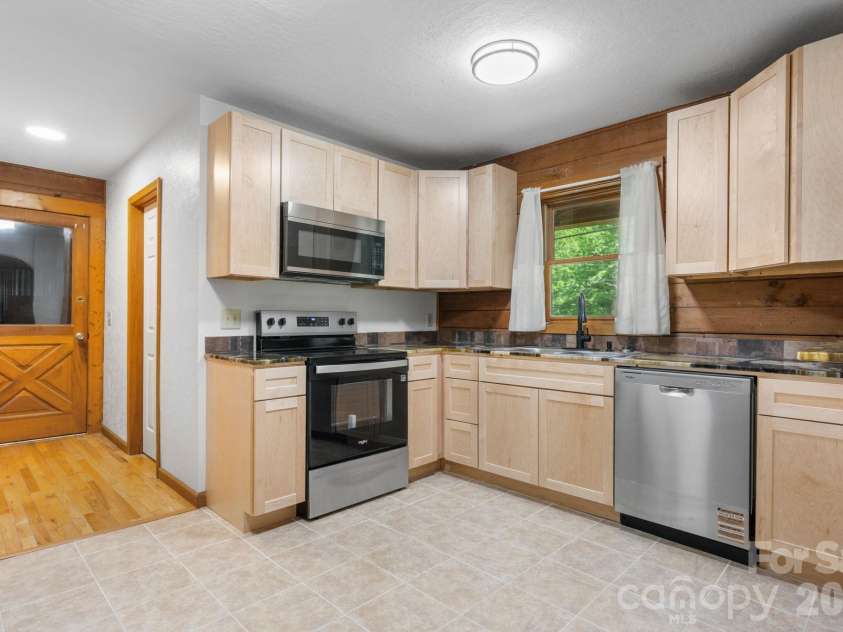 3206 Fork Mountain Road, Bakersville, NC 28705.  MLS# CAR4386731, YatesRealty ID 27916. Kitchen