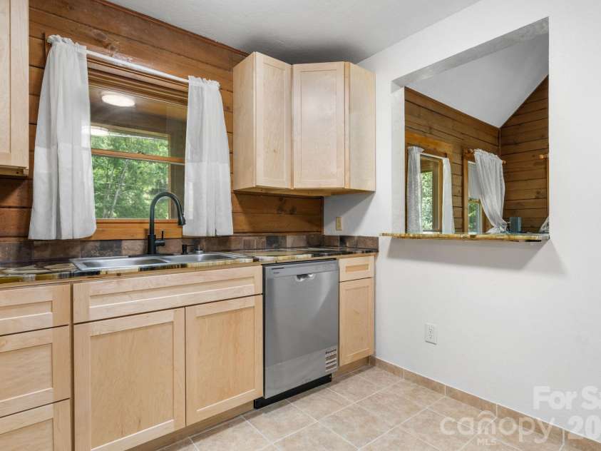 3206 Fork Mountain Road, Bakersville, NC 28705.  MLS# CAR4386731, YatesRealty ID 27916. Kitchen