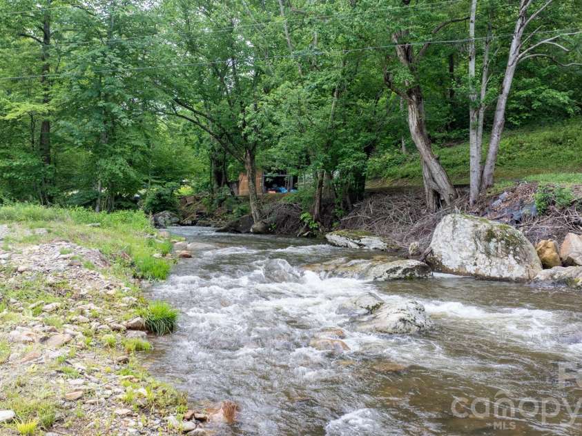 3206 Fork Mountain Road, Bakersville, NC 28705.  MLS# CAR4386731, YatesRealty ID 27916. River