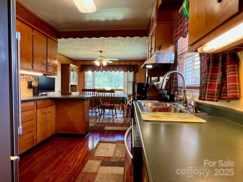 795 Monte Vista Road, Candler, NC 28715.  MLS# CAR4273590, YatesRealty ID 27916. 
