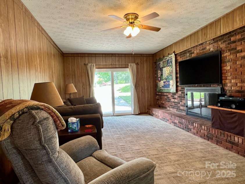 795 Monte Vista Road, Candler, NC 28715.  MLS# CAR4273590, YatesRealty ID 27916. 