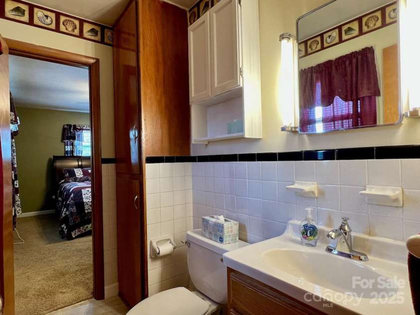 795 Monte Vista Road, Candler, NC 28715.  MLS# CAR4273590, YatesRealty ID 27916. 
