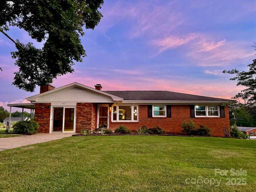 795 Monte Vista Road, Candler, NC 28715.  MLS# CAR4273590, YatesRealty ID 27916. Awesome 3 bedroom ranch with views!