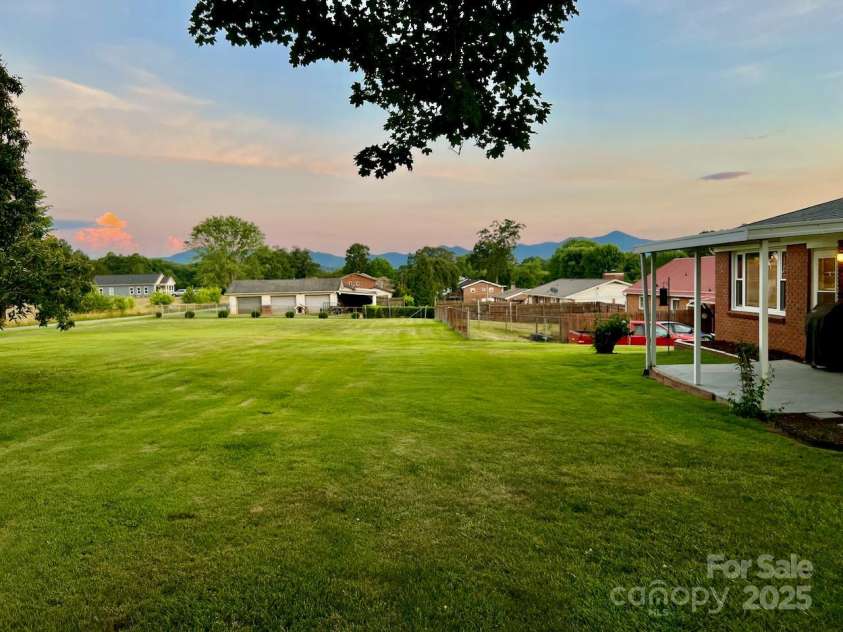 795 Monte Vista Road, Candler, NC 28715.  MLS# CAR4273590, YatesRealty ID 27916. Extensive mountain views, including Mt. Pisgah