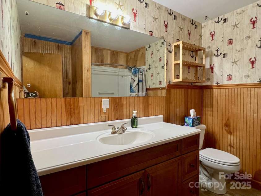 795 Monte Vista Road, Candler, NC 28715.  MLS# CAR4273590, YatesRealty ID 27916. Full bathroom in hallway