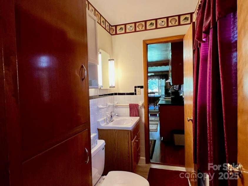 795 Monte Vista Road, Candler, NC 28715.  MLS# CAR4273590, YatesRealty ID 27916. Half bathroom, access from primary bedroom or kitchen
