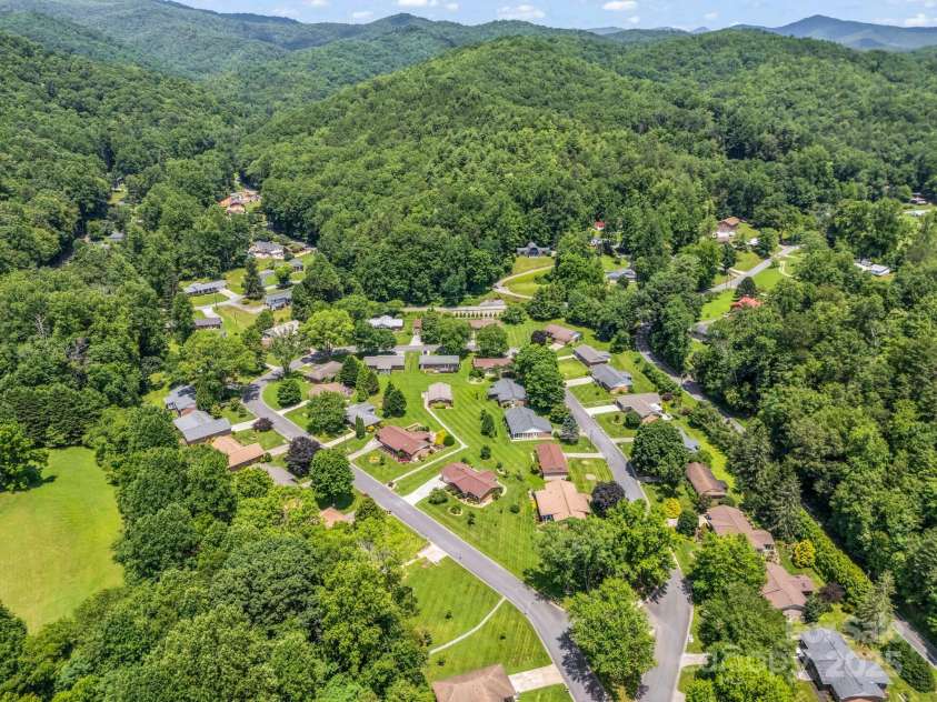 313 Resada Drive, Brevard, NC 28712.  MLS# CAR4278349, YatesRealty ID 27917. 