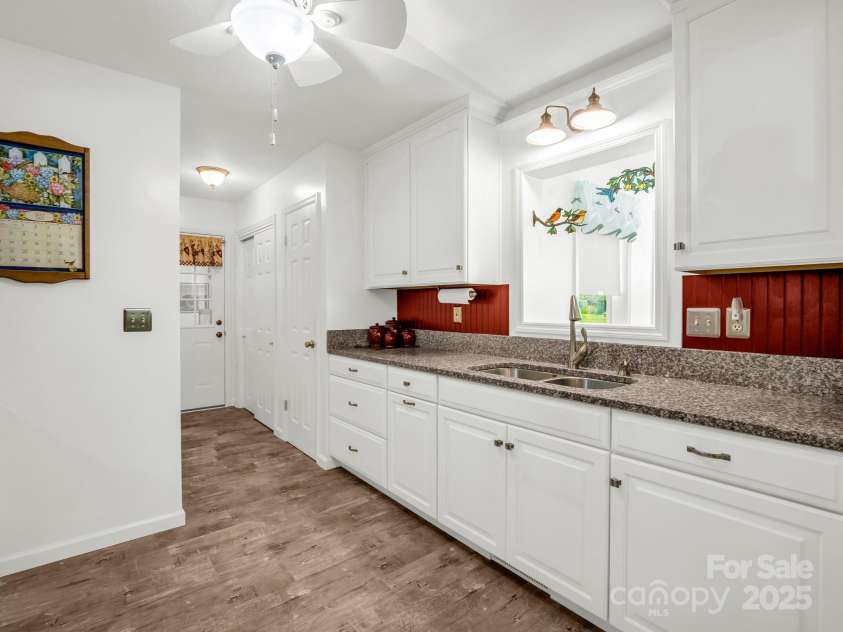 313 Resada Drive, Brevard, NC 28712.  MLS# CAR4278349, YatesRealty ID 27917. 