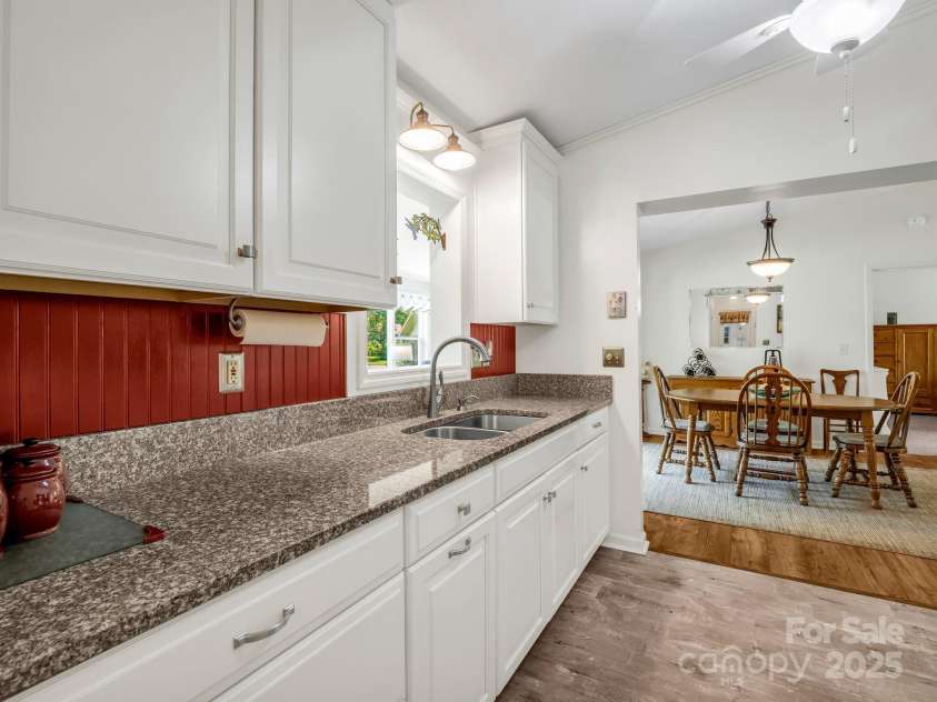 313 Resada Drive, Brevard, NC 28712.  MLS# CAR4278349, YatesRealty ID 27917. 