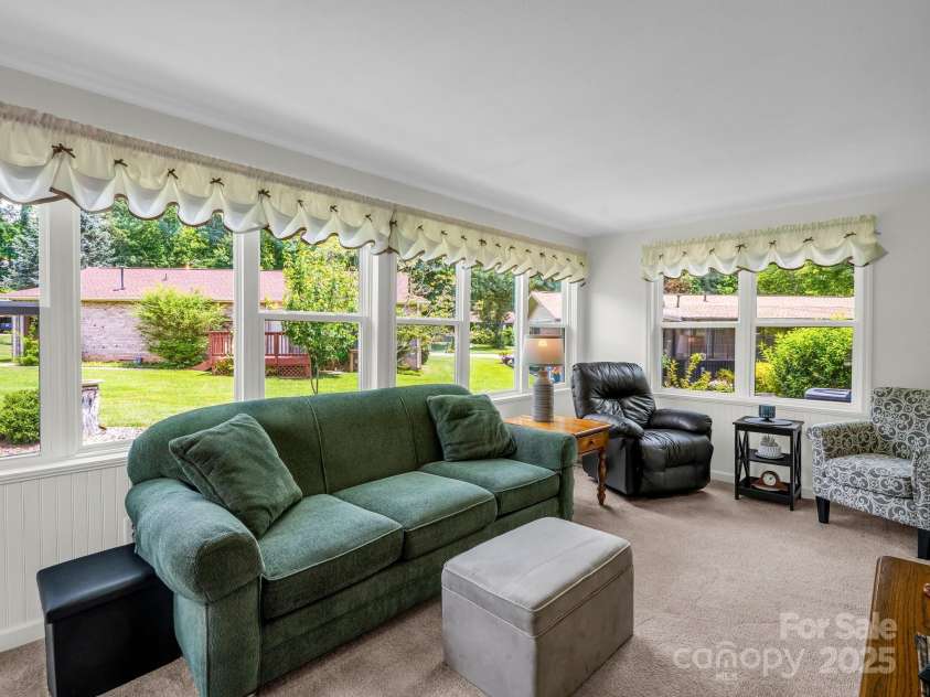 313 Resada Drive, Brevard, NC 28712.  MLS# CAR4278349, YatesRealty ID 27917. 