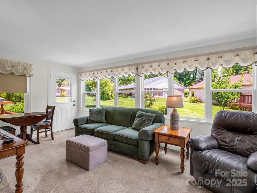 313 Resada Drive, Brevard, NC 28712.  MLS# CAR4278349, YatesRealty ID 27917. 