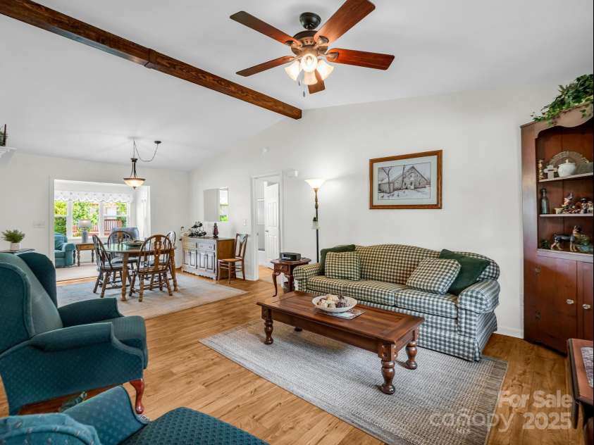 313 Resada Drive, Brevard, NC 28712.  MLS# CAR4278349, YatesRealty ID 27917. 