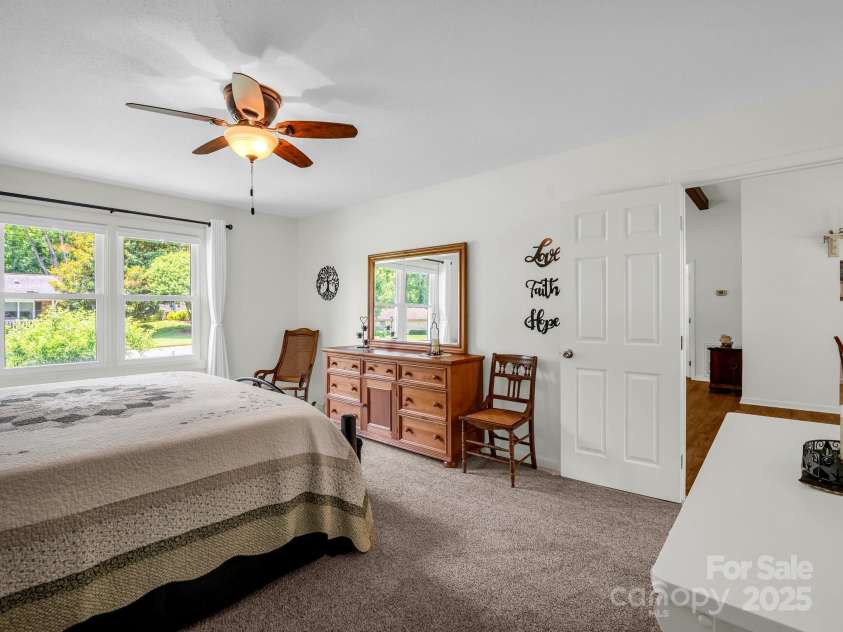 313 Resada Drive, Brevard, NC 28712.  MLS# CAR4278349, YatesRealty ID 27917. 