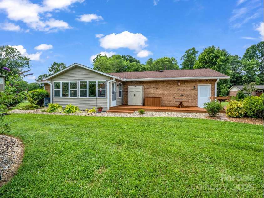 313 Resada Drive, Brevard, NC 28712.  MLS# CAR4278349, YatesRealty ID 27917. 