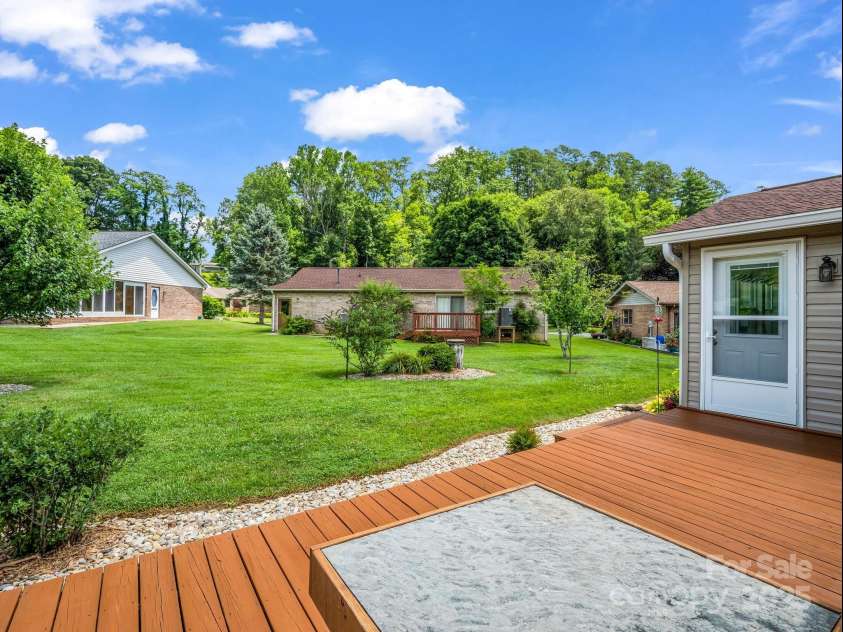 313 Resada Drive, Brevard, NC 28712.  MLS# CAR4278349, YatesRealty ID 27917. 