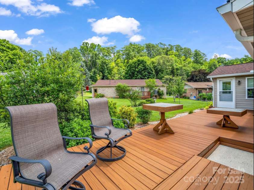 313 Resada Drive, Brevard, NC 28712.  MLS# CAR4278349, YatesRealty ID 27917. 