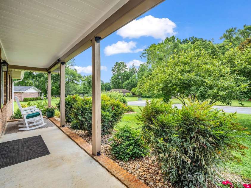 313 Resada Drive, Brevard, NC 28712.  MLS# CAR4278349, YatesRealty ID 27917. 