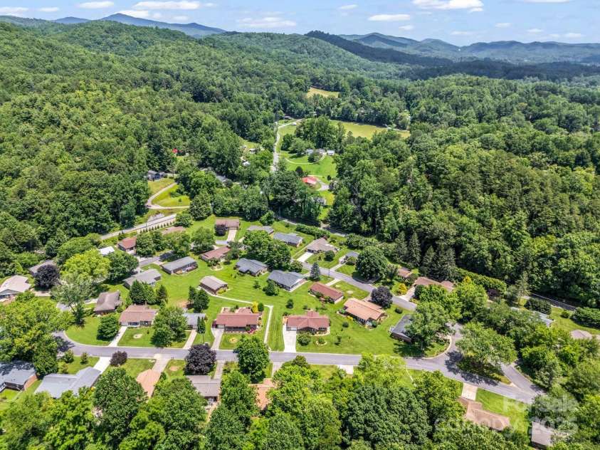 313 Resada Drive, Brevard, NC 28712.  MLS# CAR4278349, YatesRealty ID 27917. 