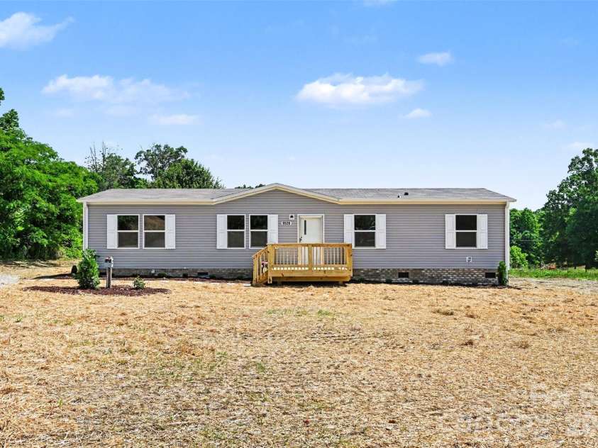 9526 Caycee Drive, Davidson, NC 28036.  MLS# CAR4376695, YatesRealty ID 27917. 