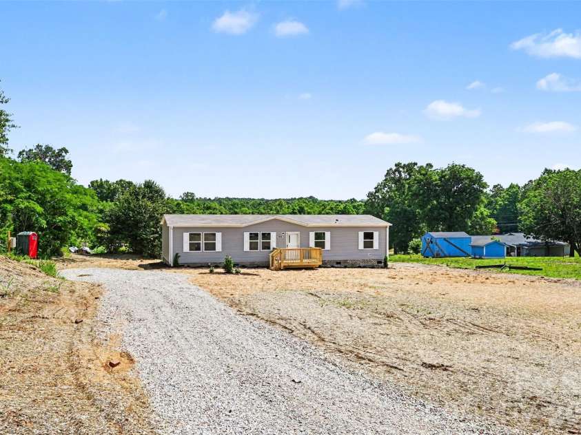 9526 Caycee Drive, Davidson, NC 28036.  MLS# CAR4376695, YatesRealty ID 27917. 