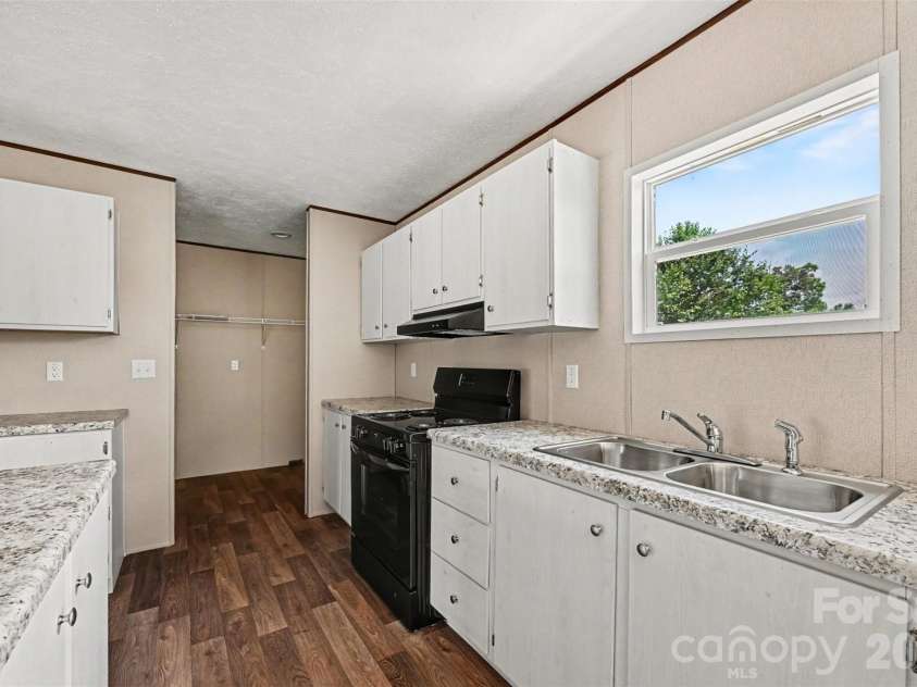 9526 Caycee Drive, Davidson, NC 28036.  MLS# CAR4376695, YatesRealty ID 27917. 