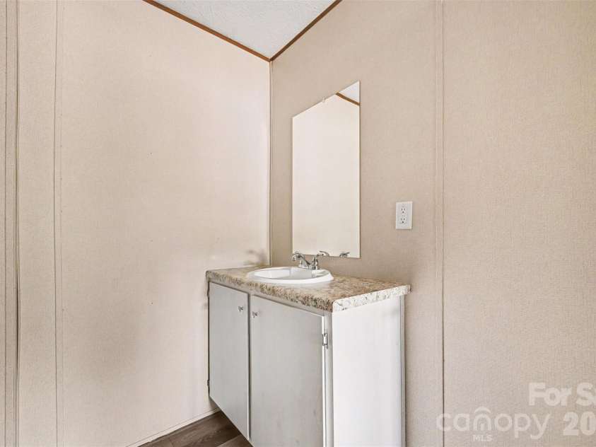 9526 Caycee Drive, Davidson, NC 28036.  MLS# CAR4376695, YatesRealty ID 27917. 