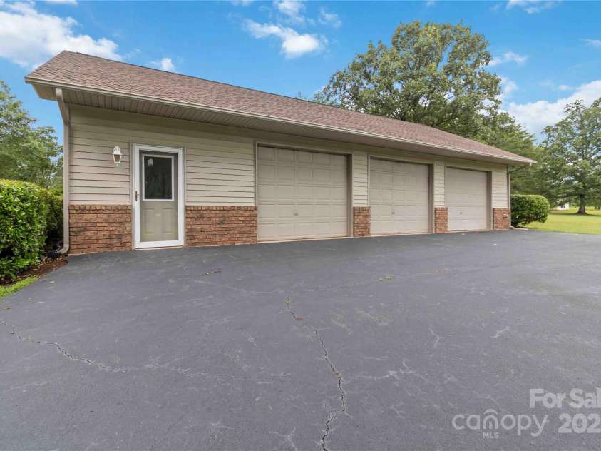 865 Saint Paul Church Road, Clover, SC 29710.  MLS# CAR4279217, YatesRealty ID 27919. 