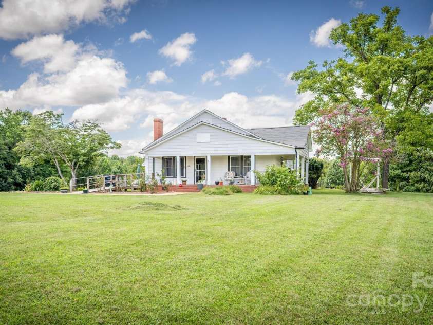 5486 Sherrills Ford Road, Catawba, NC 28609.  MLS# CAR4282950, YatesRealty ID 27921. 
