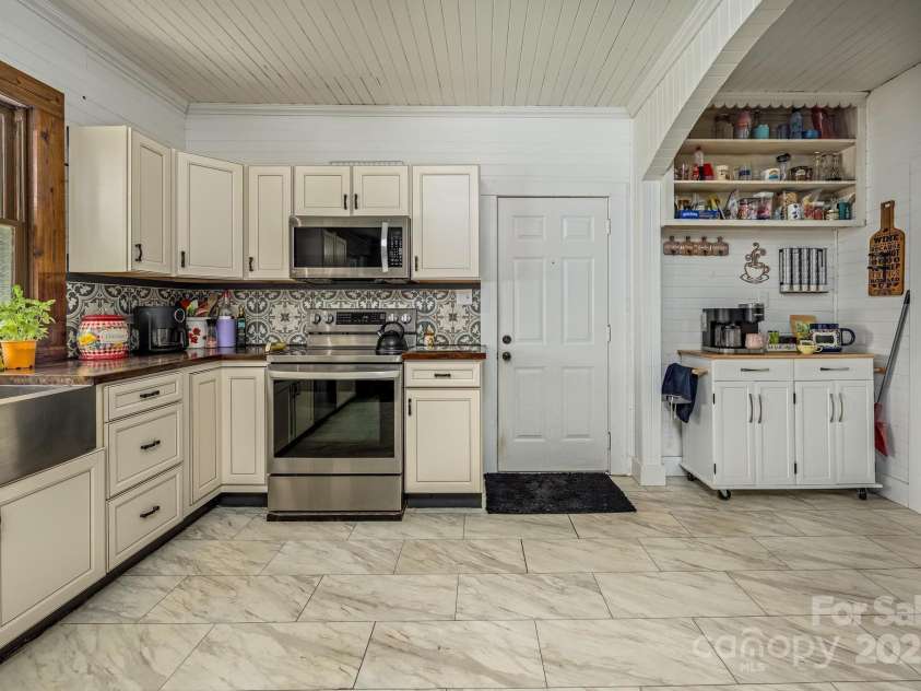 5486 Sherrills Ford Road, Catawba, NC 28609.  MLS# CAR4282950, YatesRealty ID 27921. 