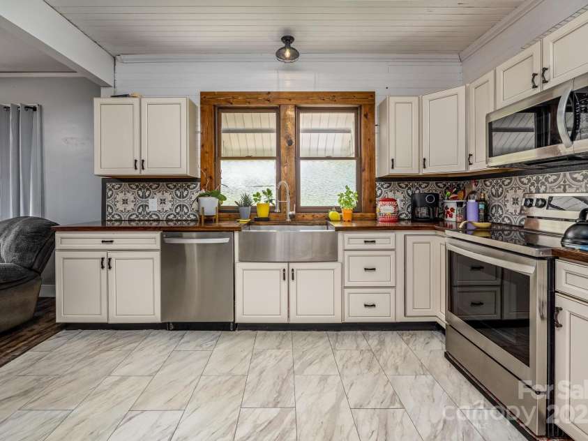 5486 Sherrills Ford Road, Catawba, NC 28609.  MLS# CAR4282950, YatesRealty ID 27921. 