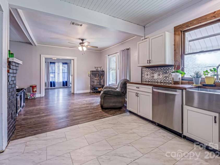 5486 Sherrills Ford Road, Catawba, NC 28609.  MLS# CAR4282950, YatesRealty ID 27921. 