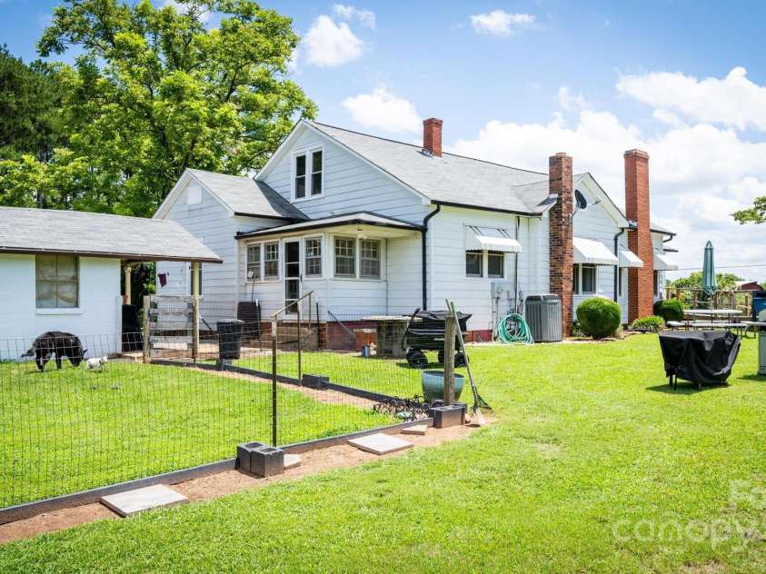 5486 Sherrills Ford Road, Catawba, NC 28609.  MLS# CAR4282950, YatesRealty ID 27921. 