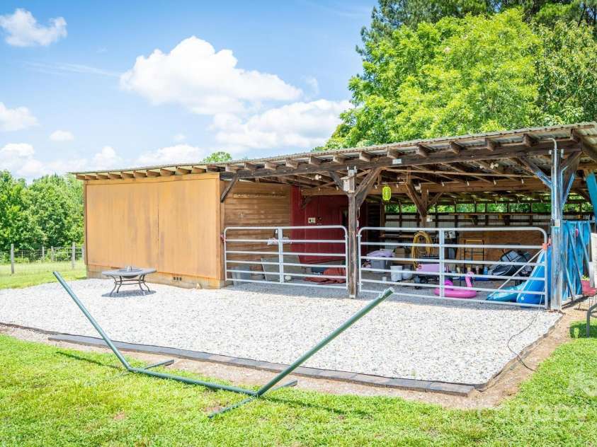 5486 Sherrills Ford Road, Catawba, NC 28609.  MLS# CAR4282950, YatesRealty ID 27921. 