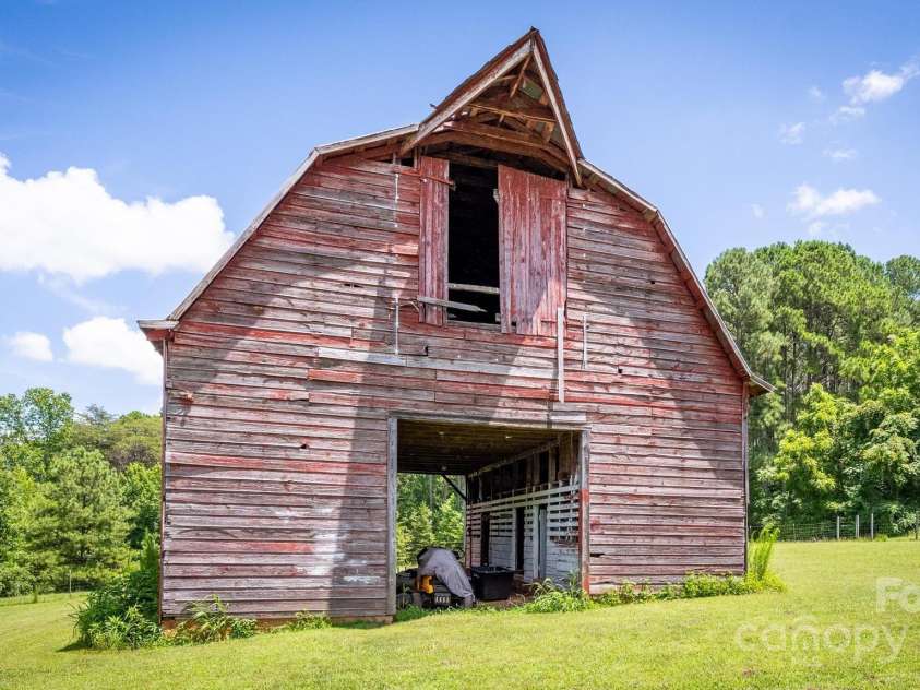 5486 Sherrills Ford Road, Catawba, NC 28609.  MLS# CAR4282950, YatesRealty ID 27921. 