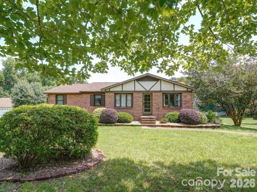 627 Lancer Court, Concord, NC 28027.  MLS# CAR4387897, YatesRealty ID 27921. 