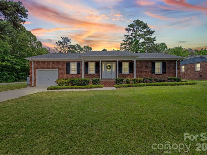 475 Pamela Street, Salisbury, NC 28146.  MLS# CAR4383115, YatesRealty ID 27925. 